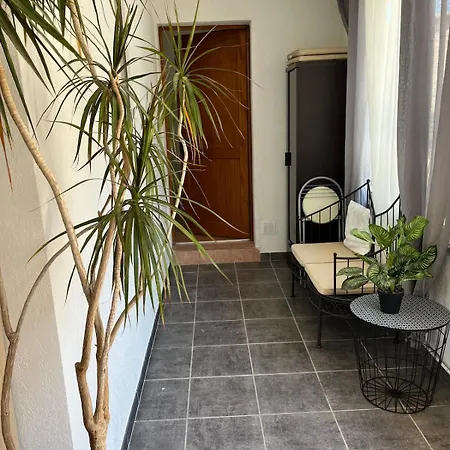 La Pinede T2 Acces Piscine * Fréjus