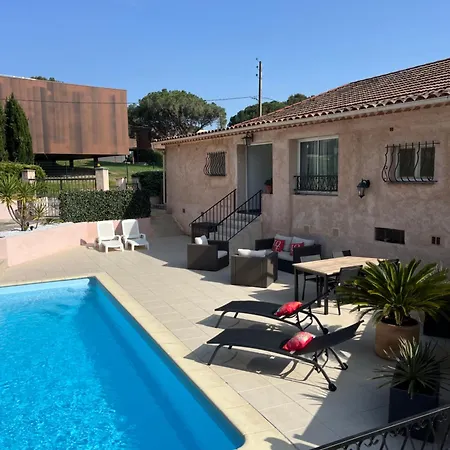 La Pinede T2 Acces Piscine *
