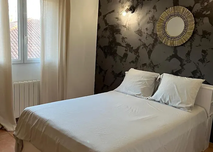 Apartment La Pinede Appartement T2 Acces Piscine *