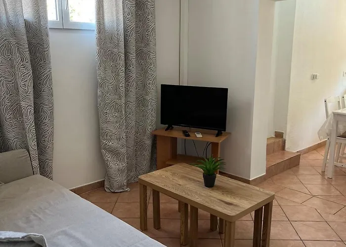 Apartment La Pinede Appartement T2 Acces Piscine *